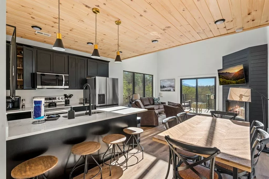 1129 Reedmont Way