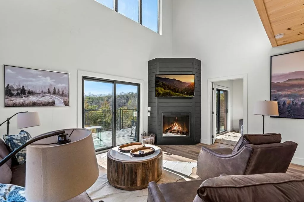 1129 Reedmont Way