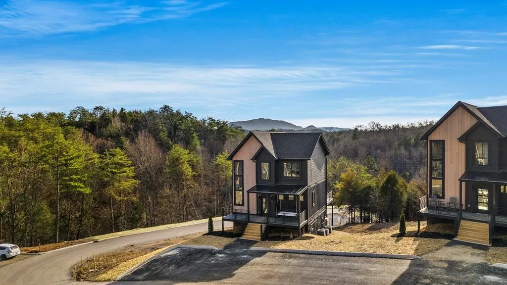 1129 Reedmont Way