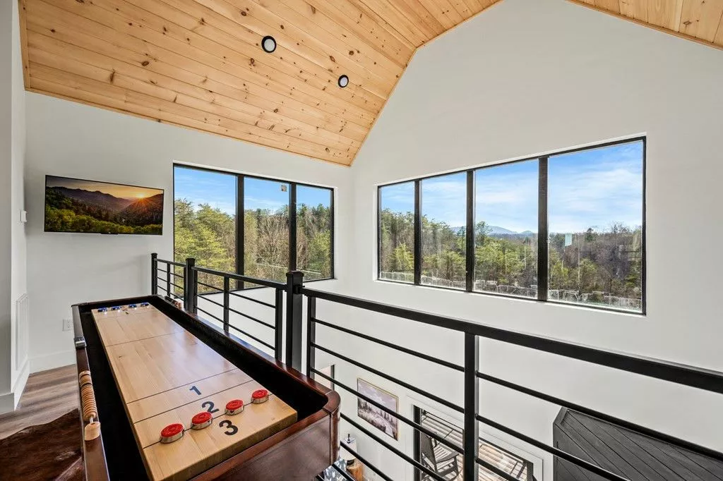 1129 Reedmont Way