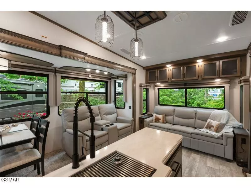 4229 E Parkway #282