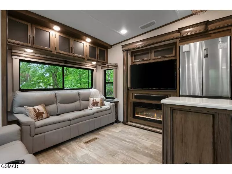 4229 E Parkway #282