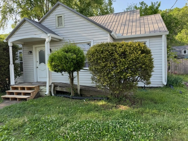 302 Jackson St