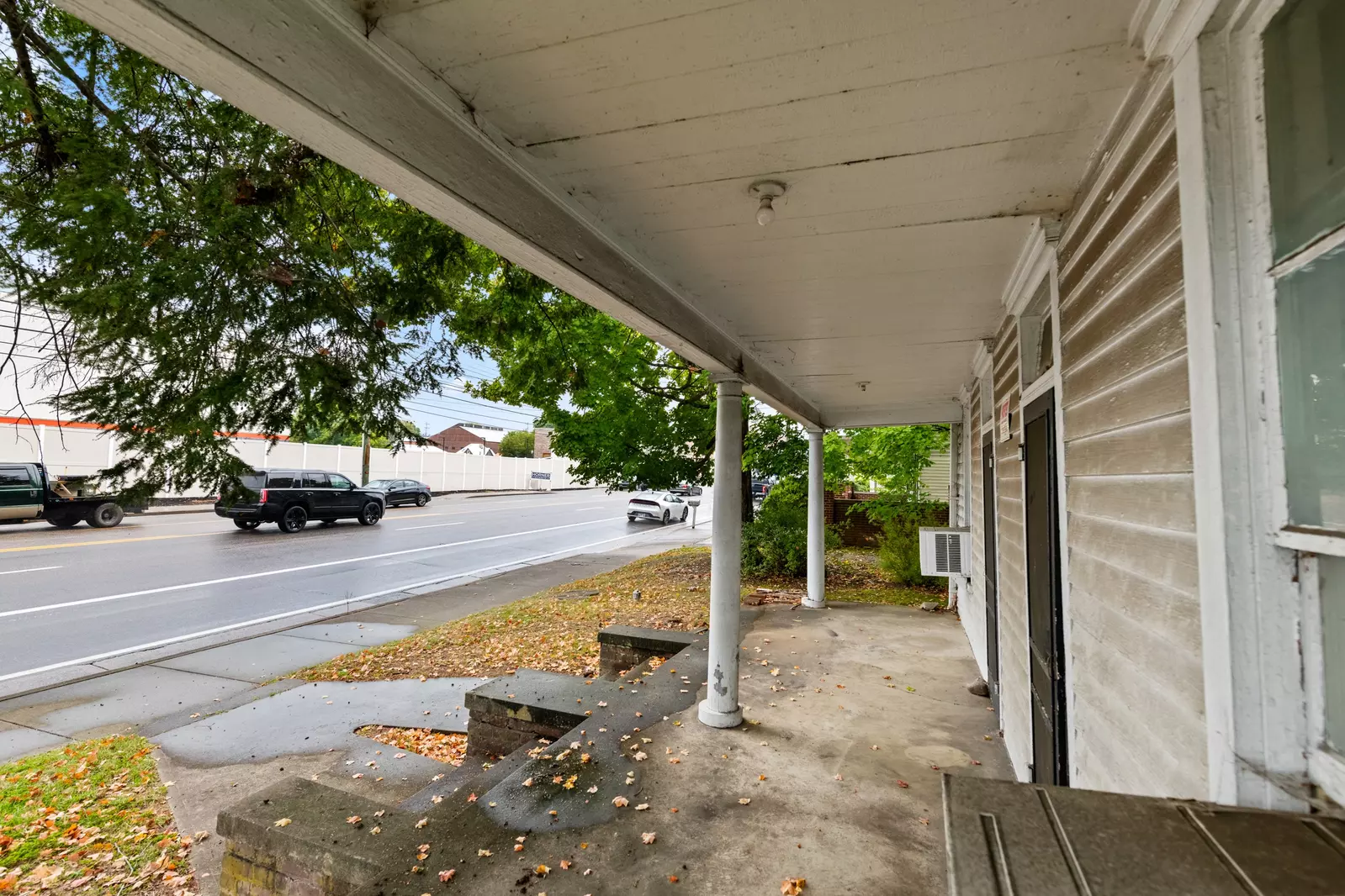 226 E Main St