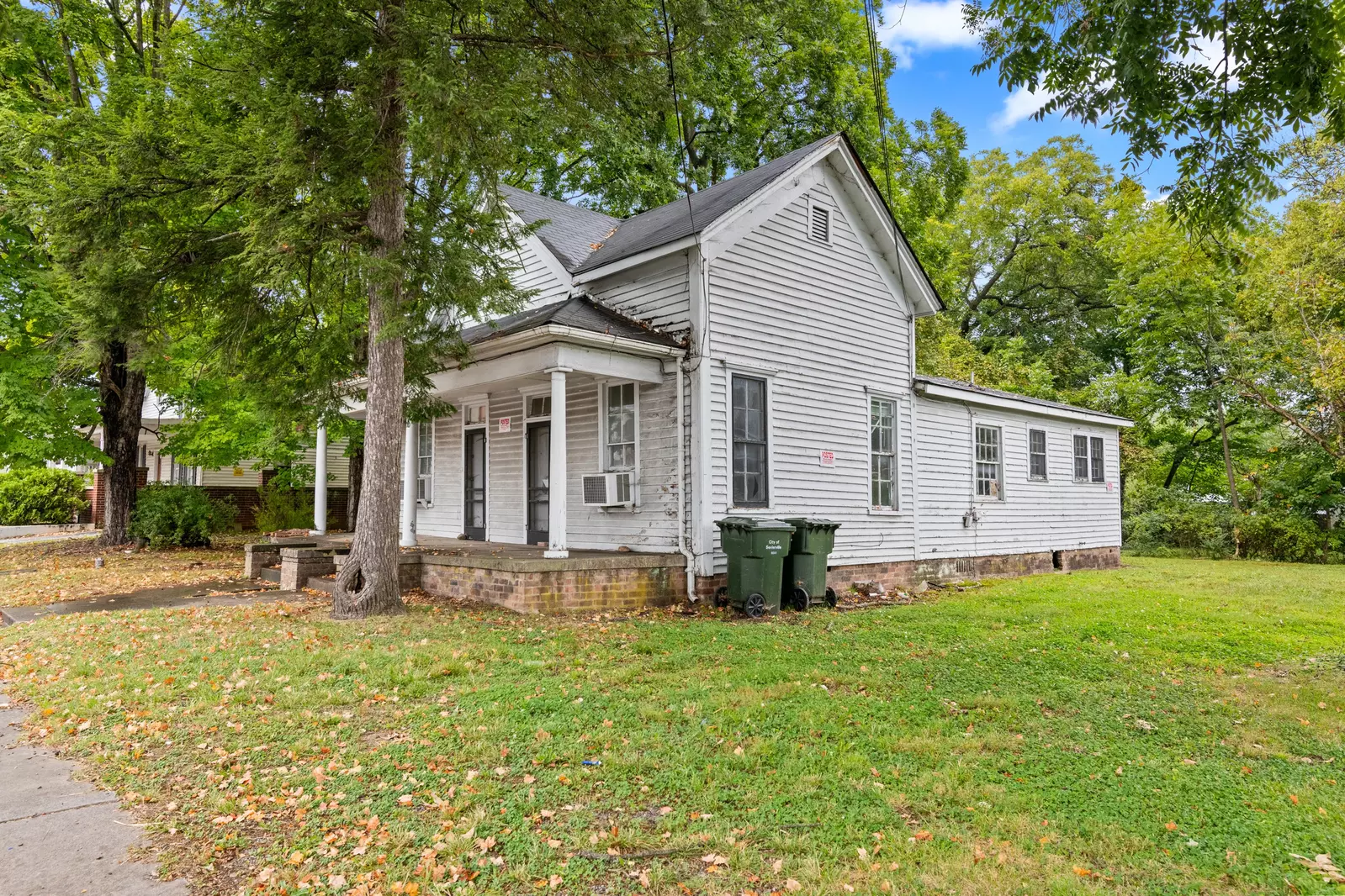 226 E Main St