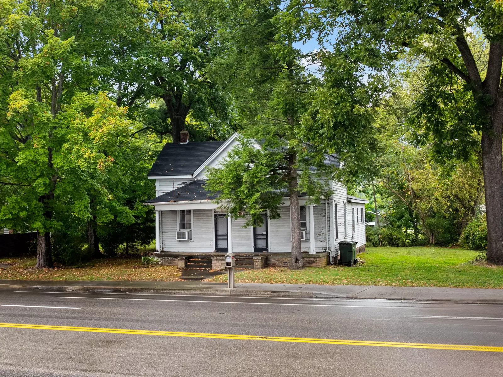 226 E Main St