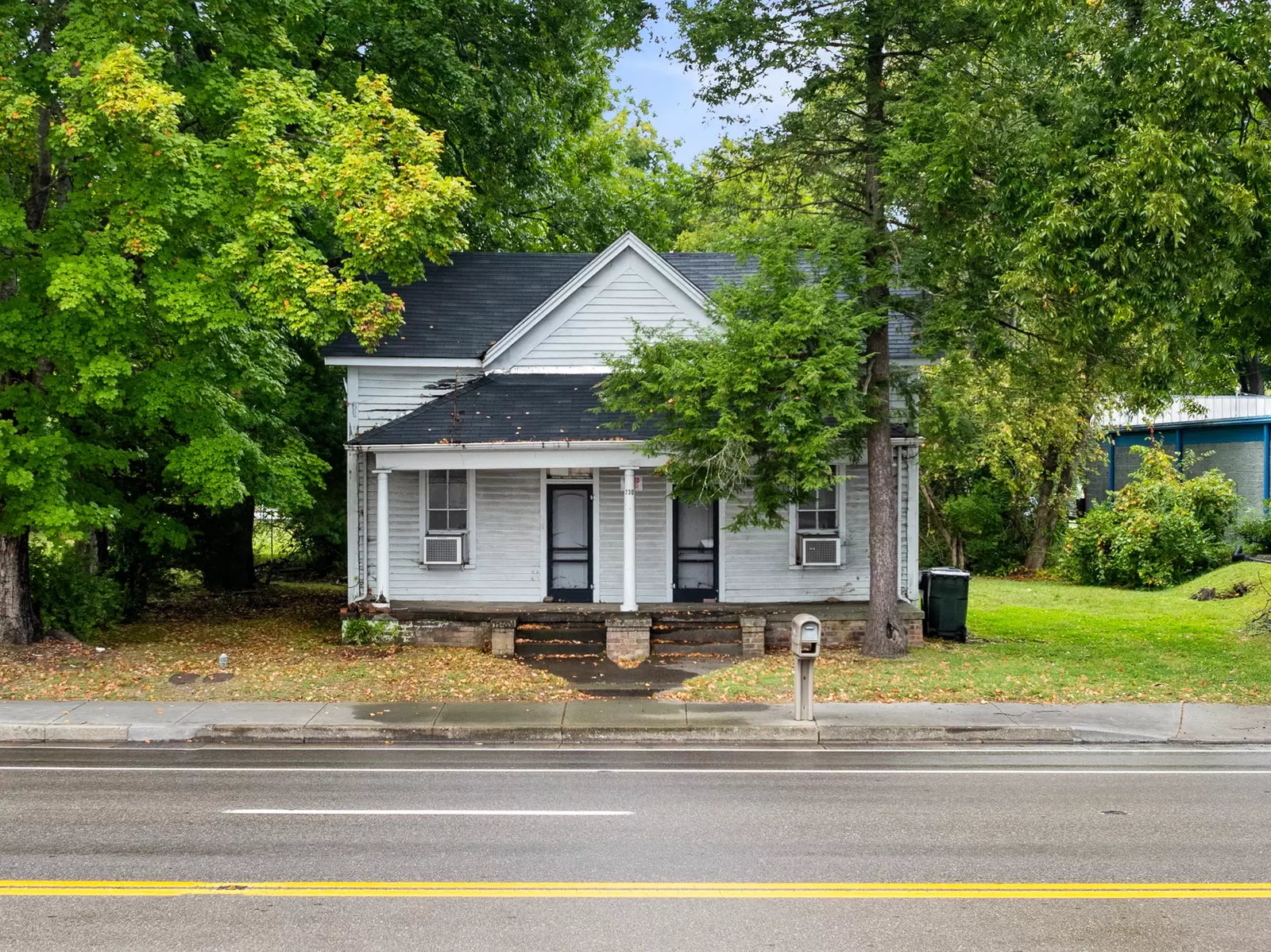 226 E Main St