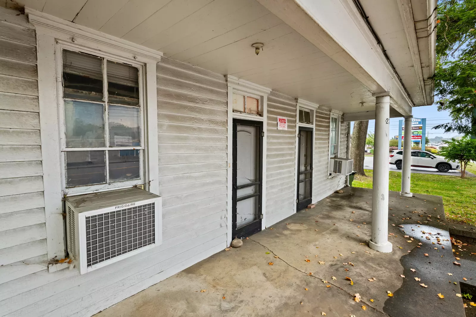 226 E Main St