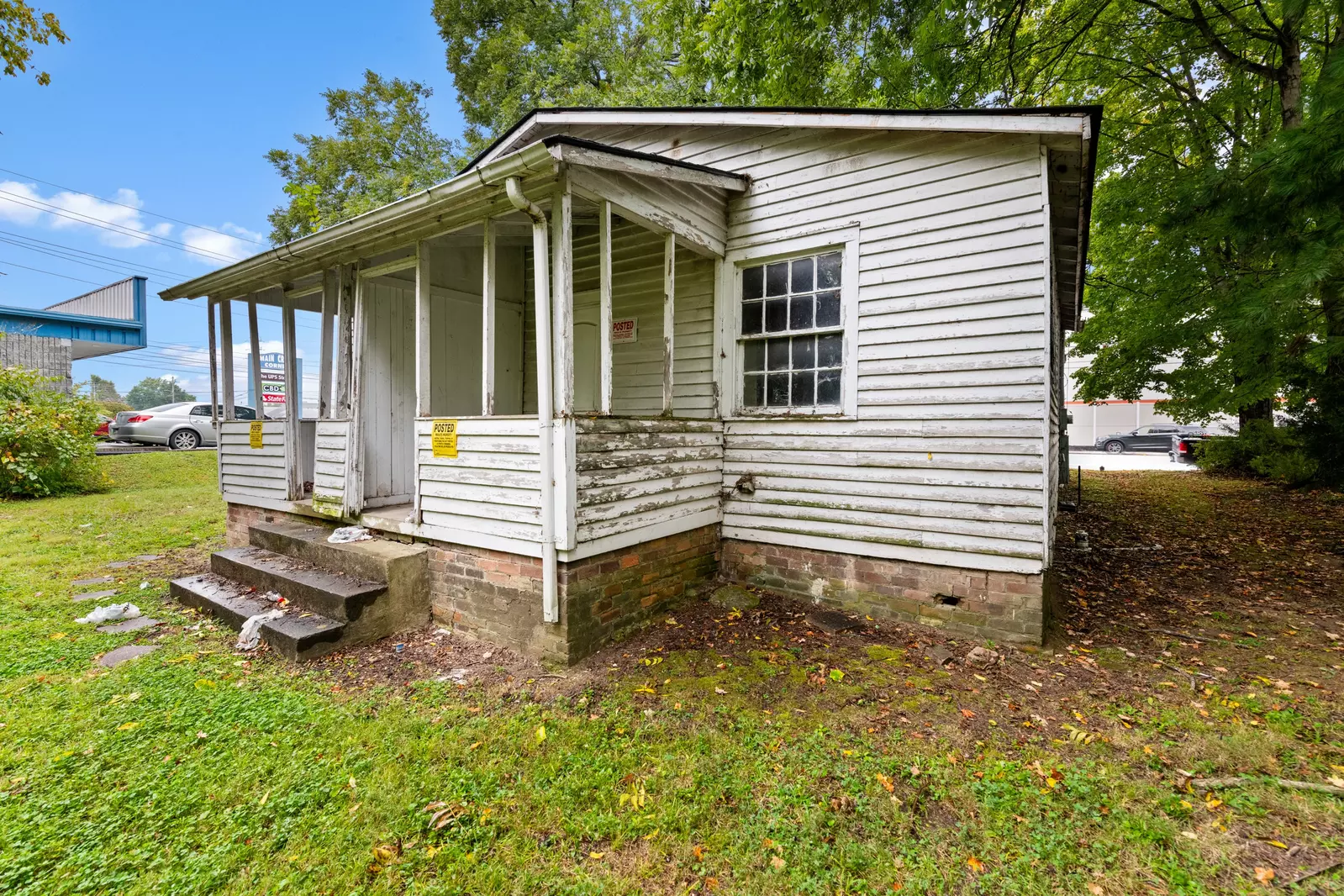 226 E Main St