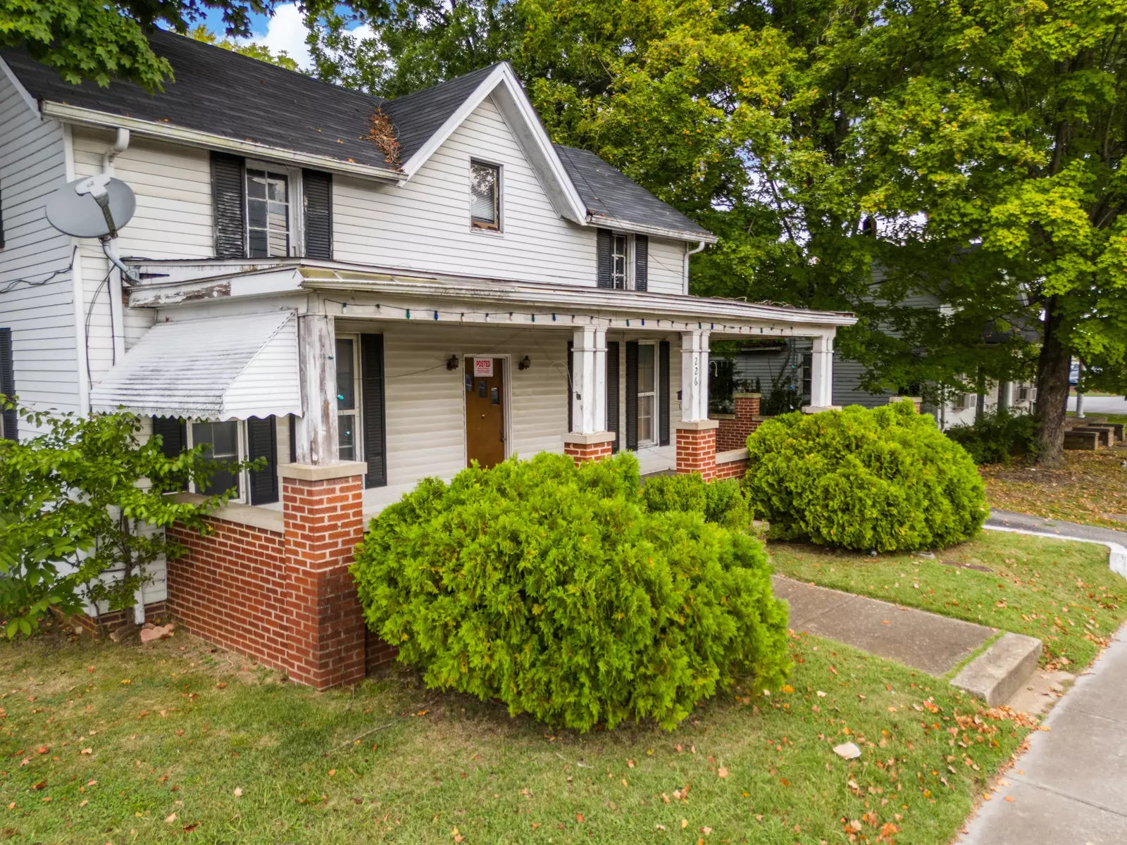 226 E Main St