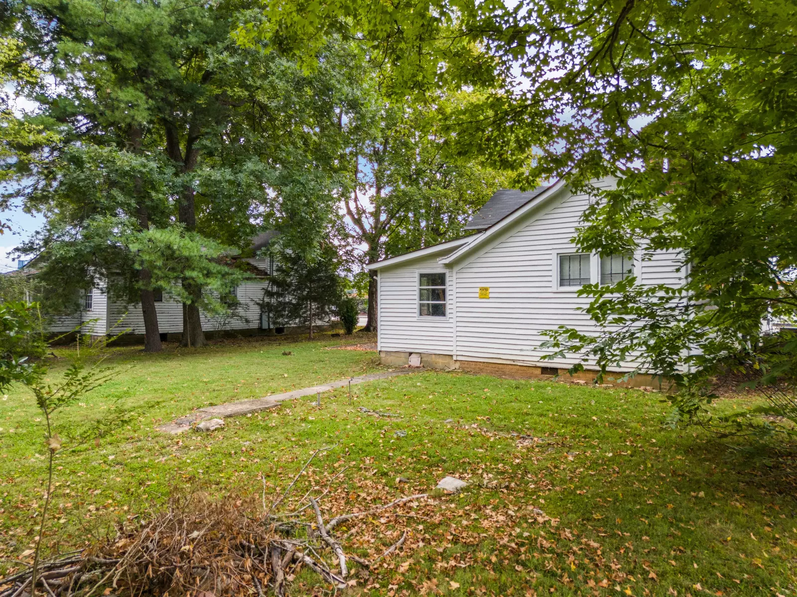 226 E Main St