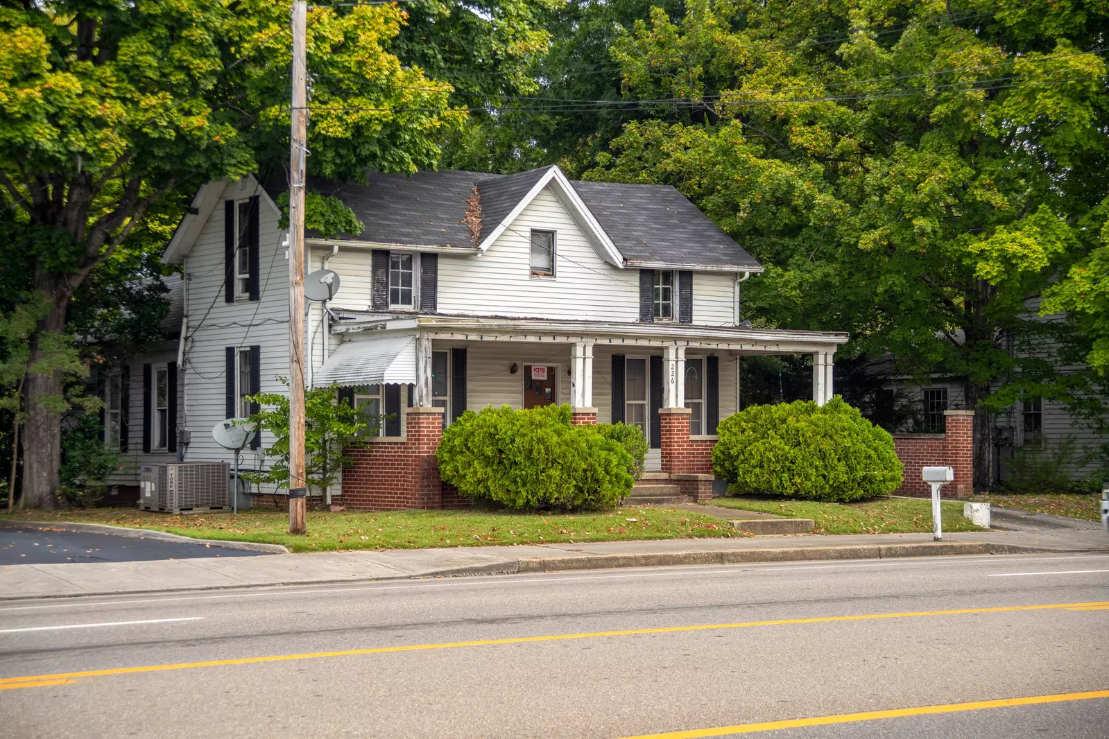 226 E Main St