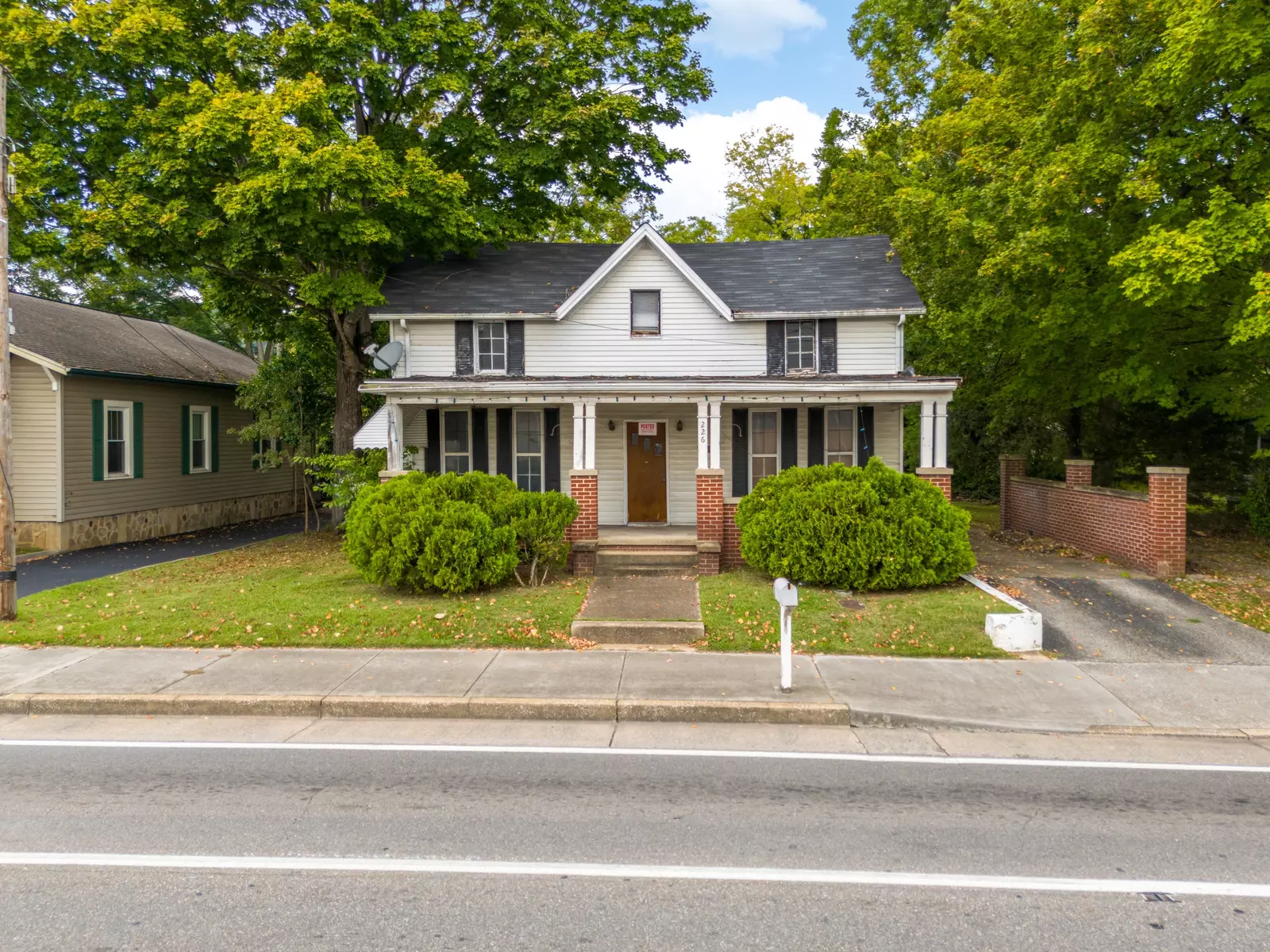 226 E Main St