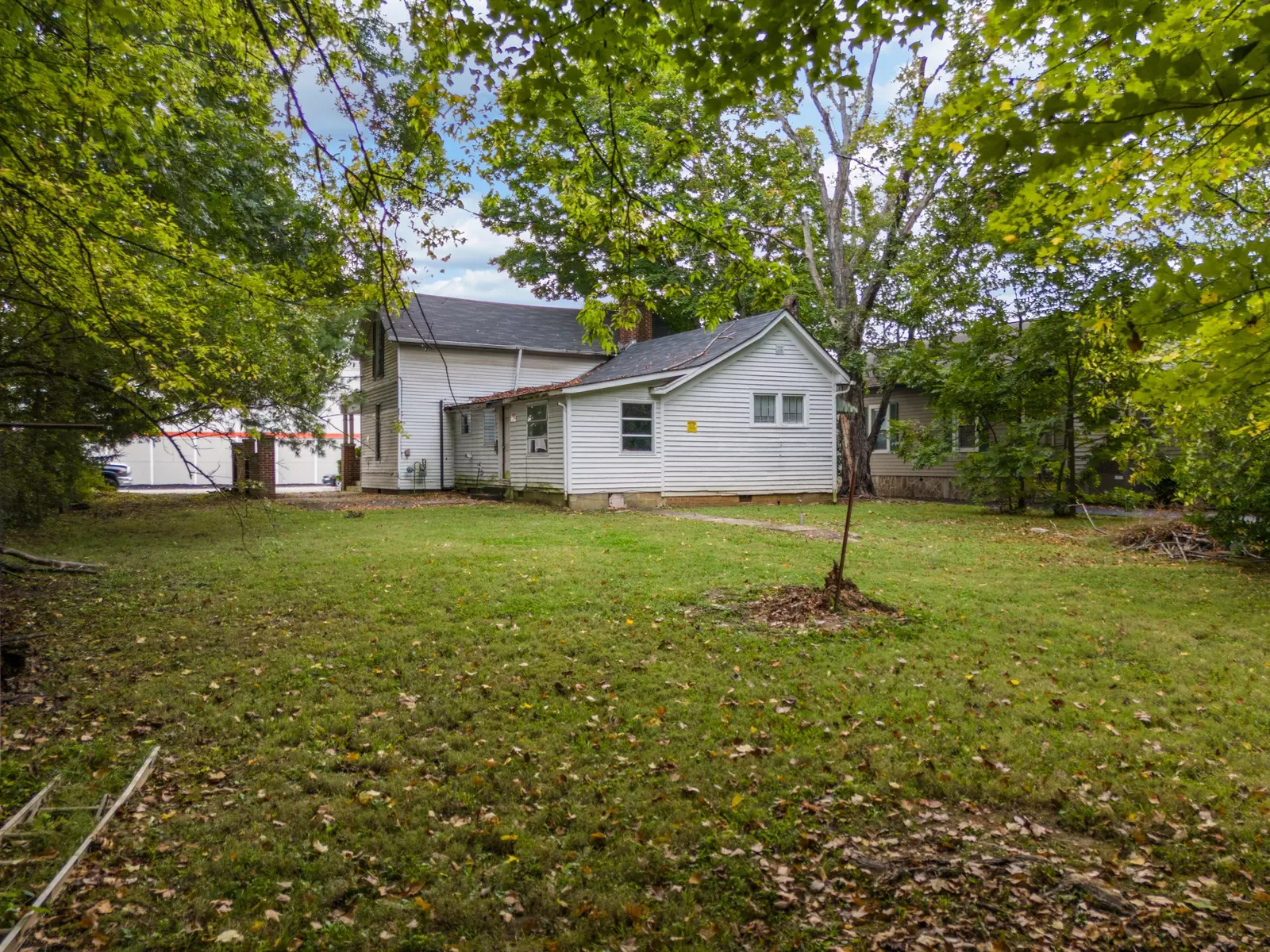 226 E Main St