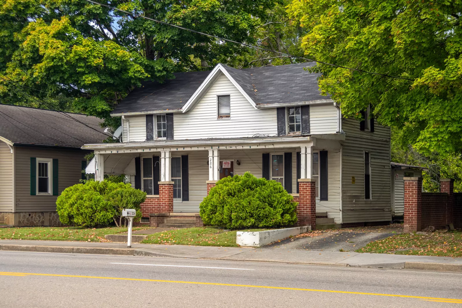226 E Main St