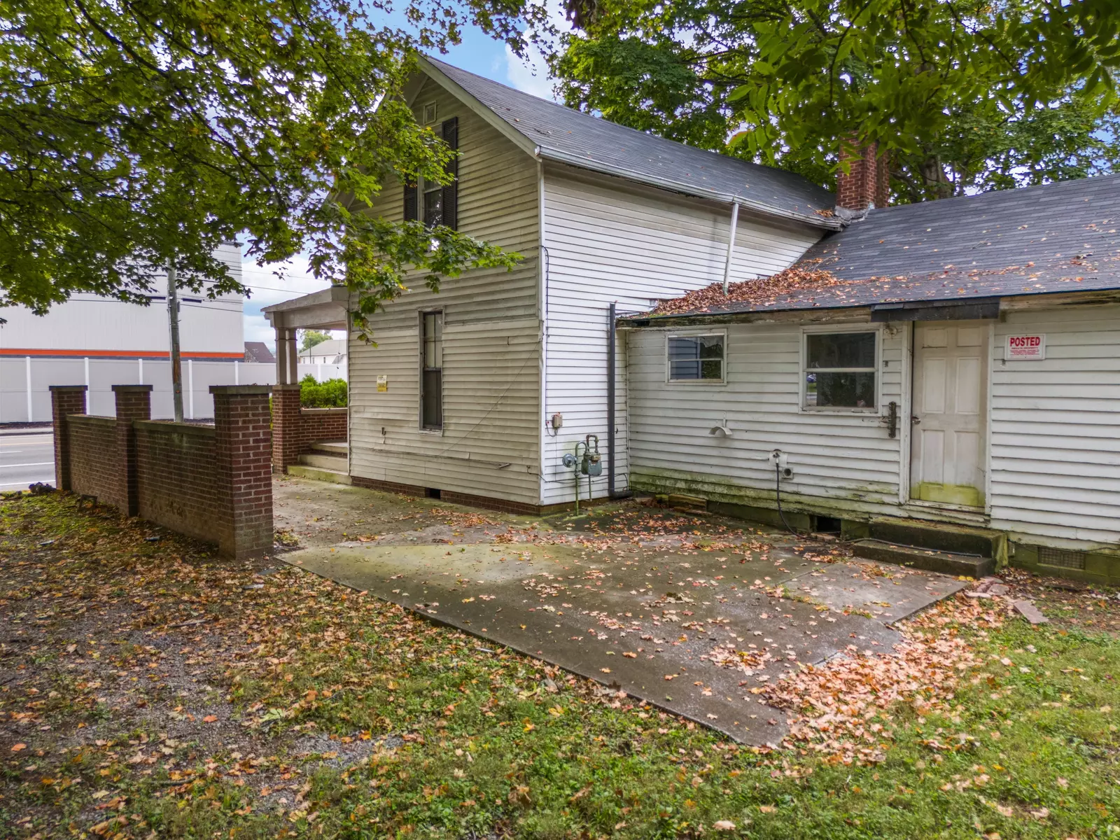 226 E Main St