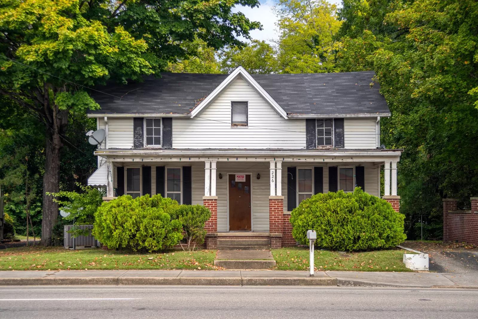 226 E Main St