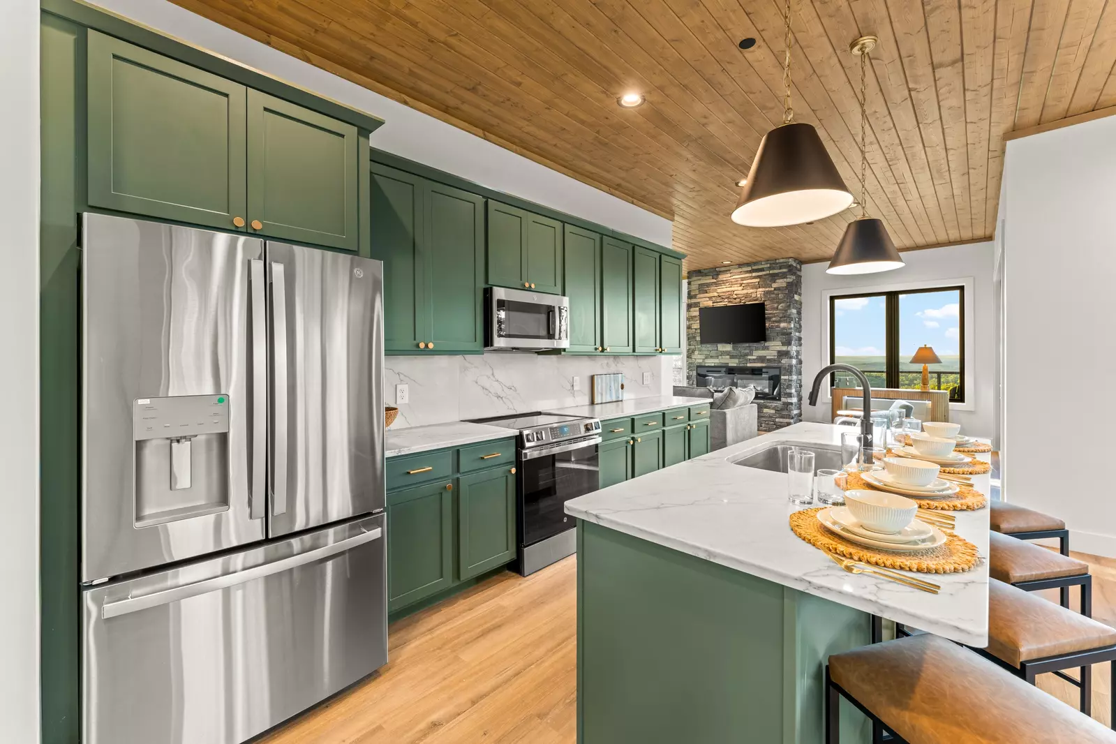 3823 Heavens View Ln