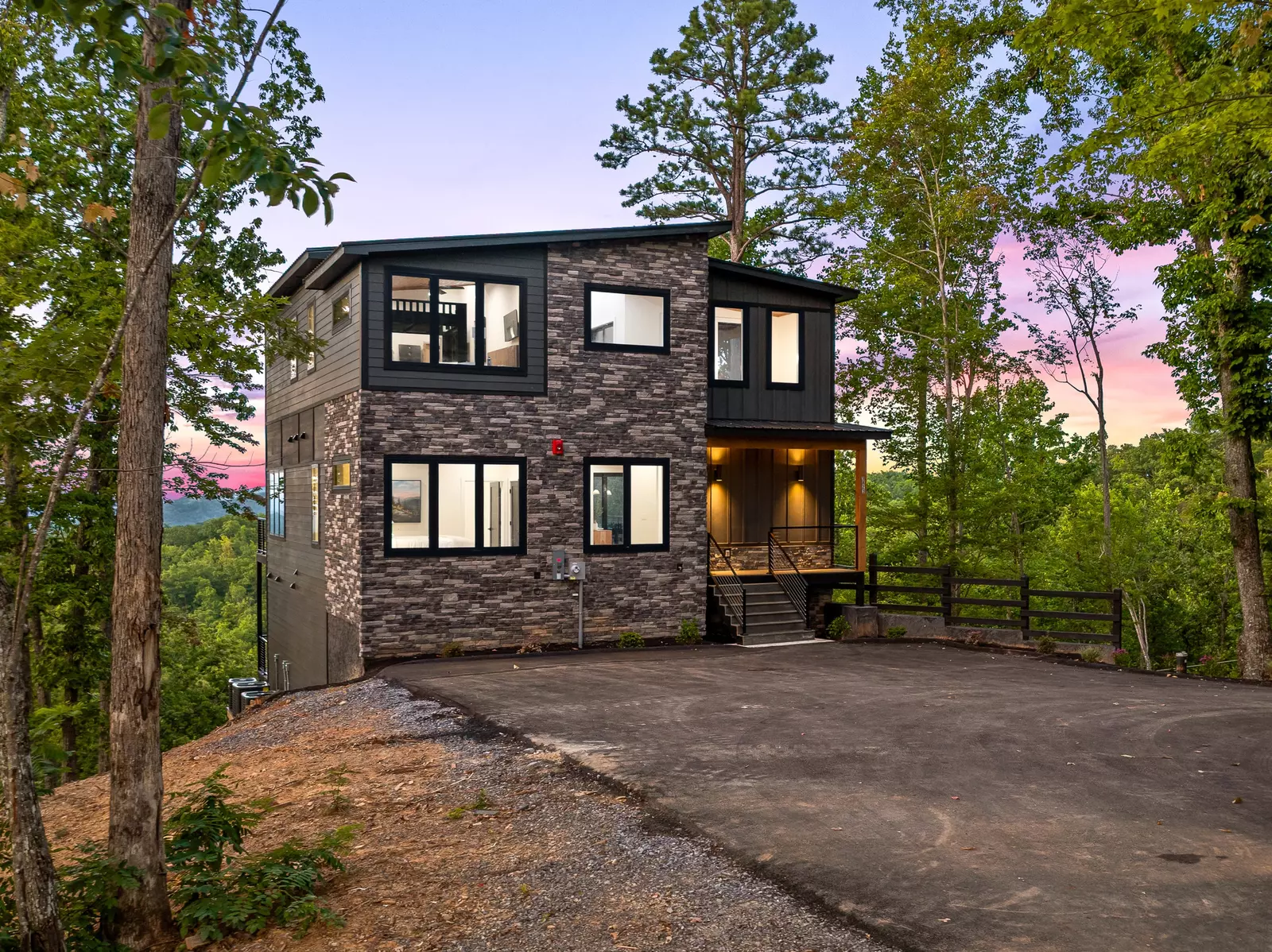 3823 Heavens View Ln