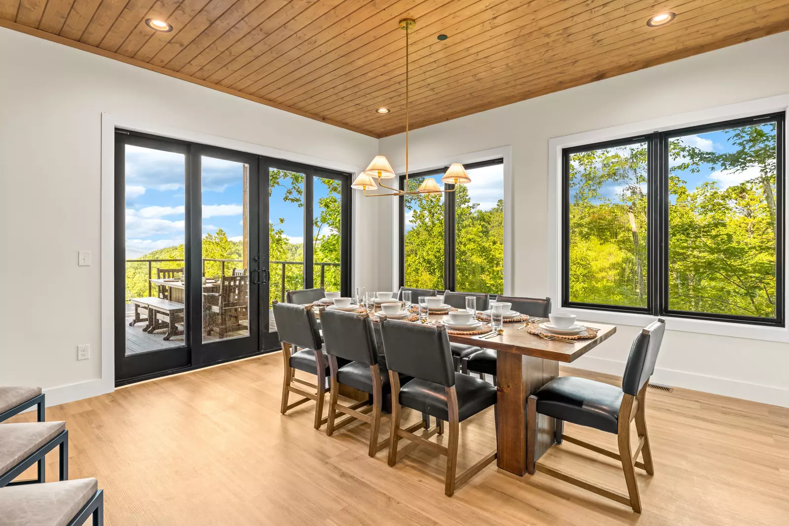 3823 Heavens View Ln