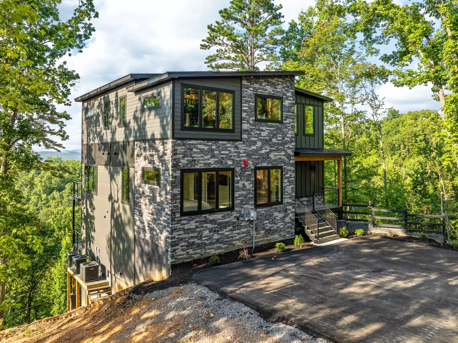 3823 Heavens View Ln