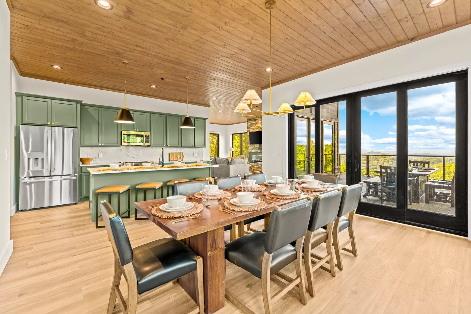 3823 Heavens View Ln