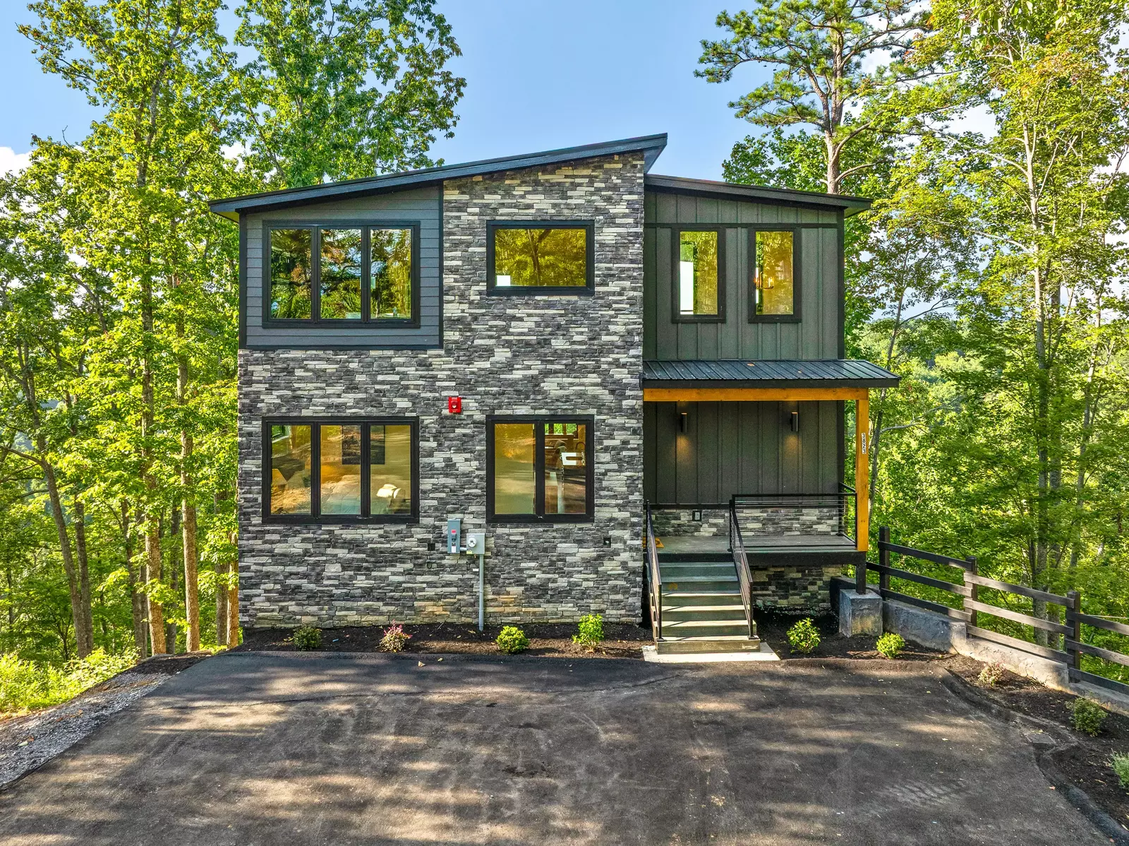 3823 Heavens View Ln