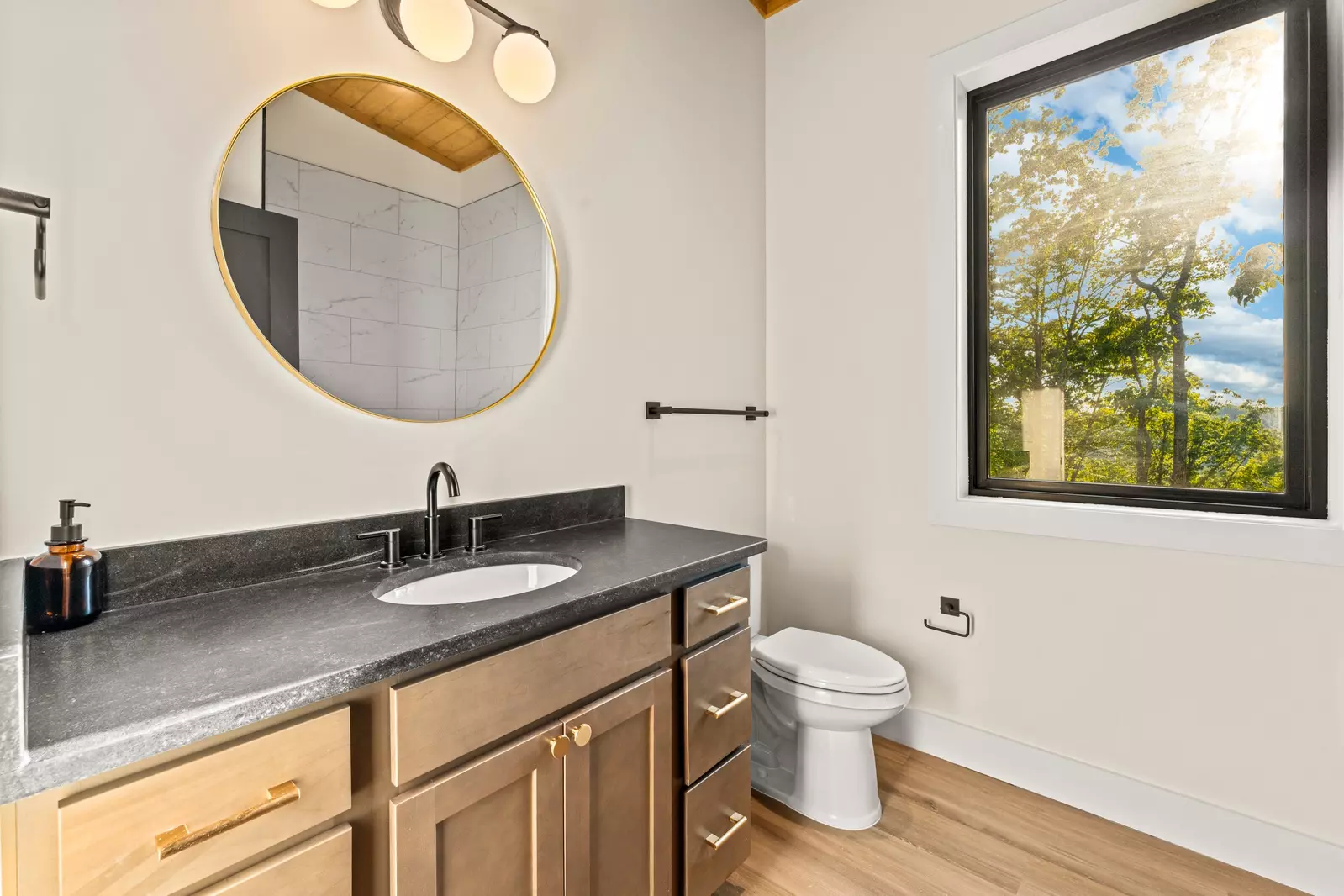 3823 Heavens View Ln