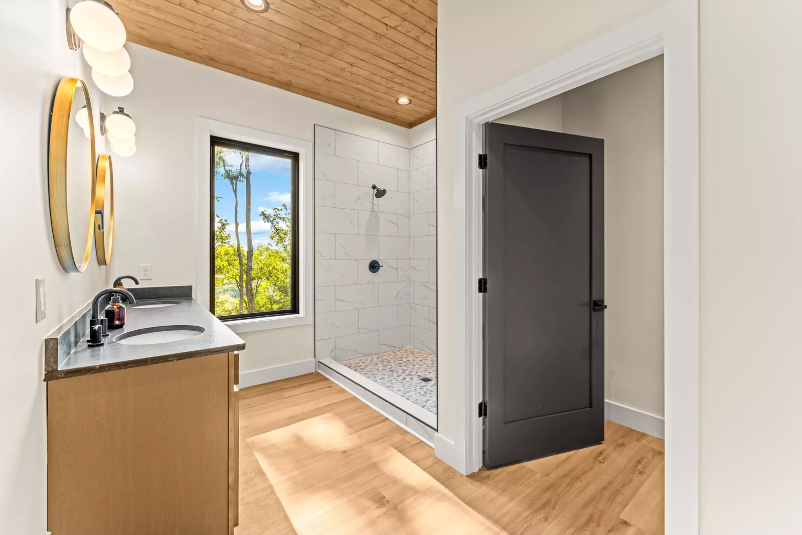 3823 Heavens View Ln