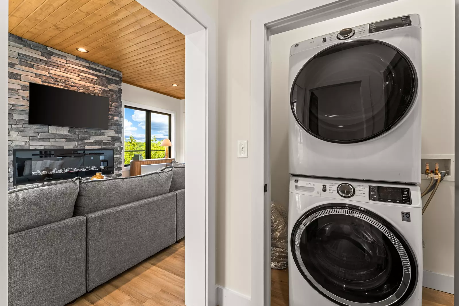 3823 Heavens View Ln