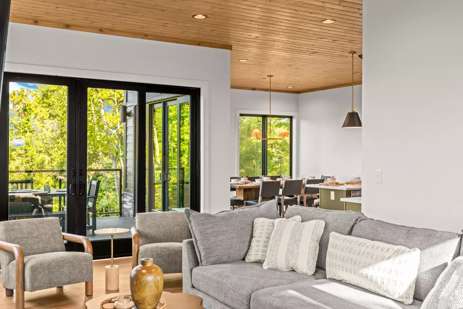 3823 Heavens View Ln