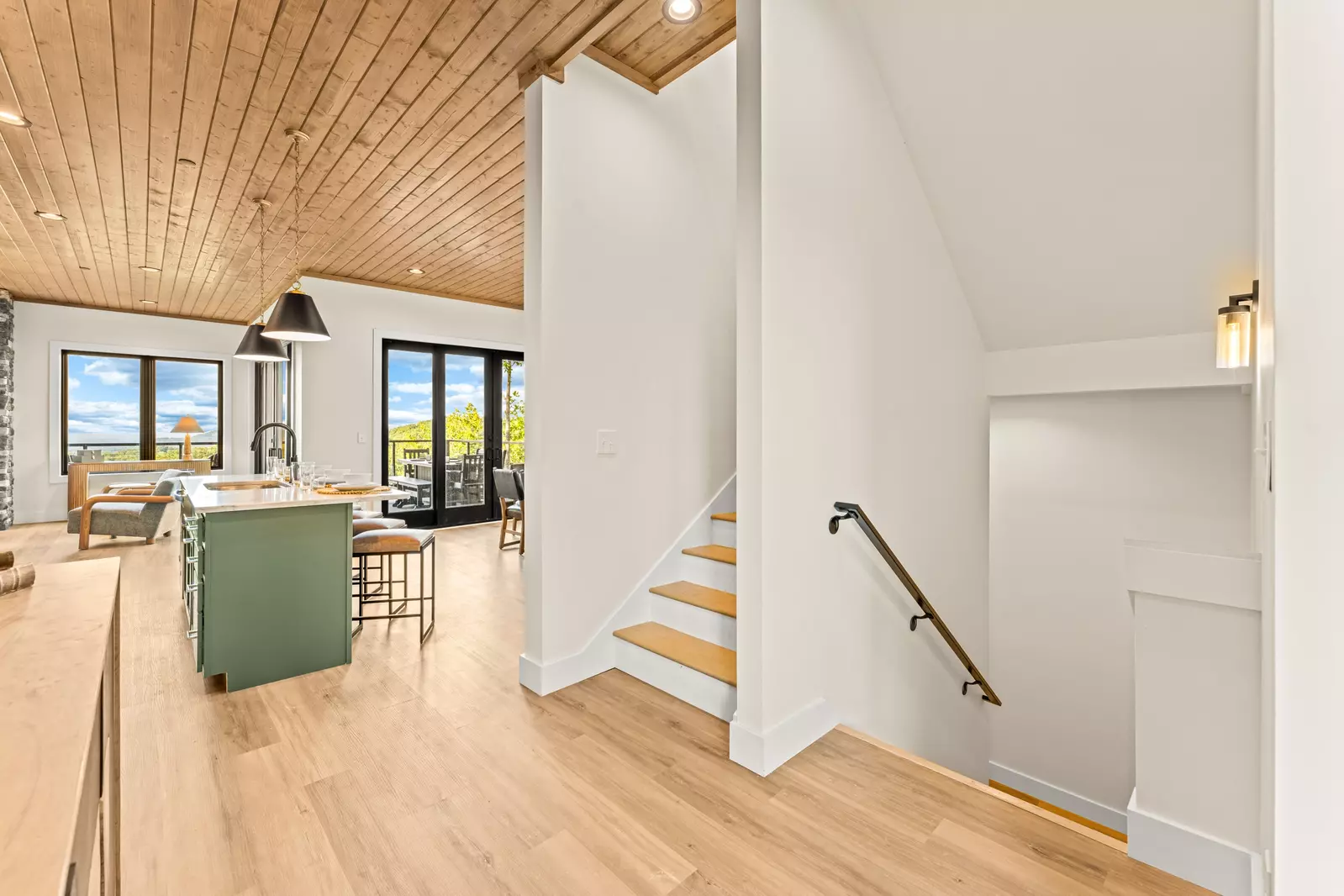 3823 Heavens View Ln