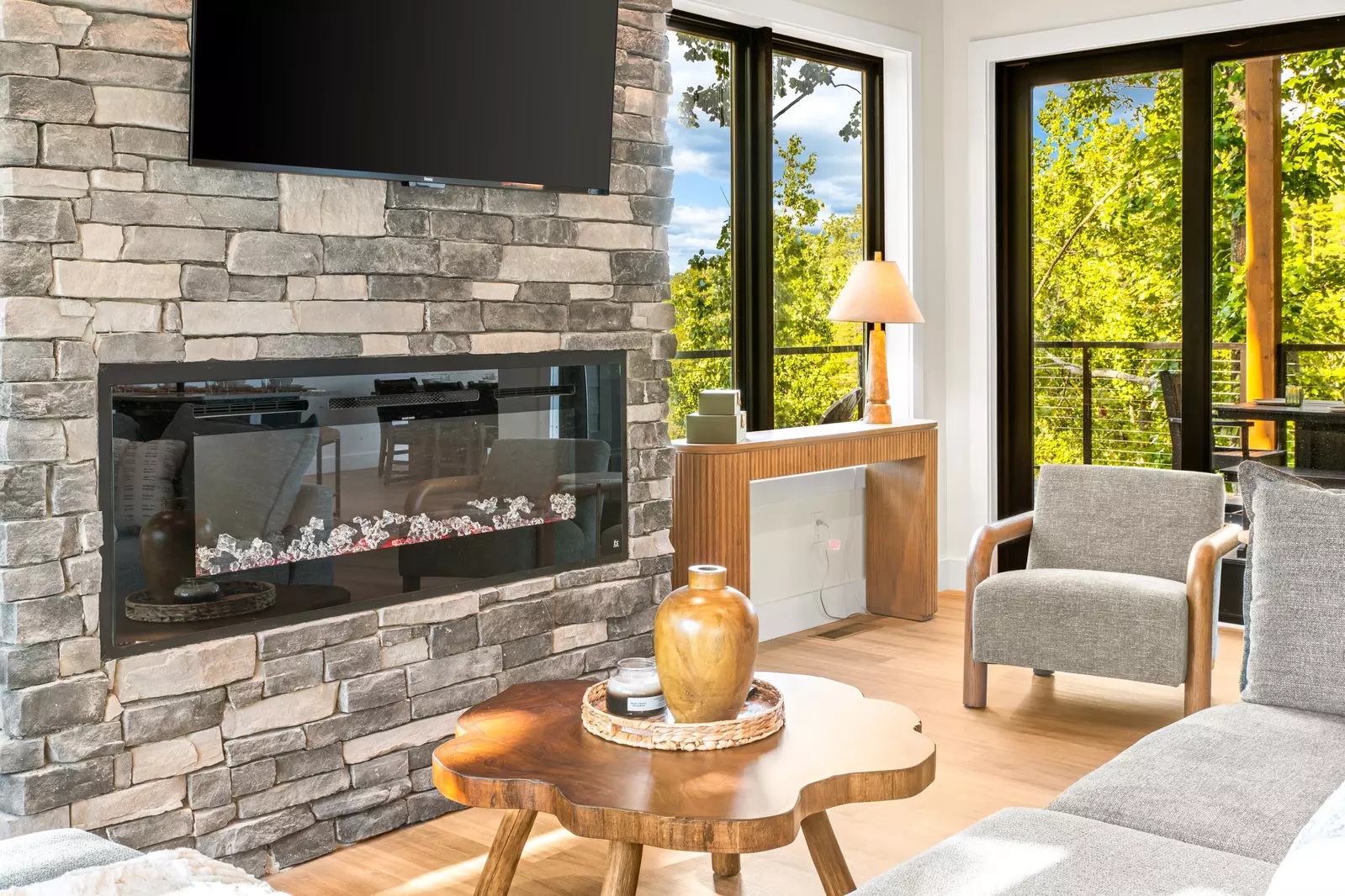 3823 Heavens View Ln