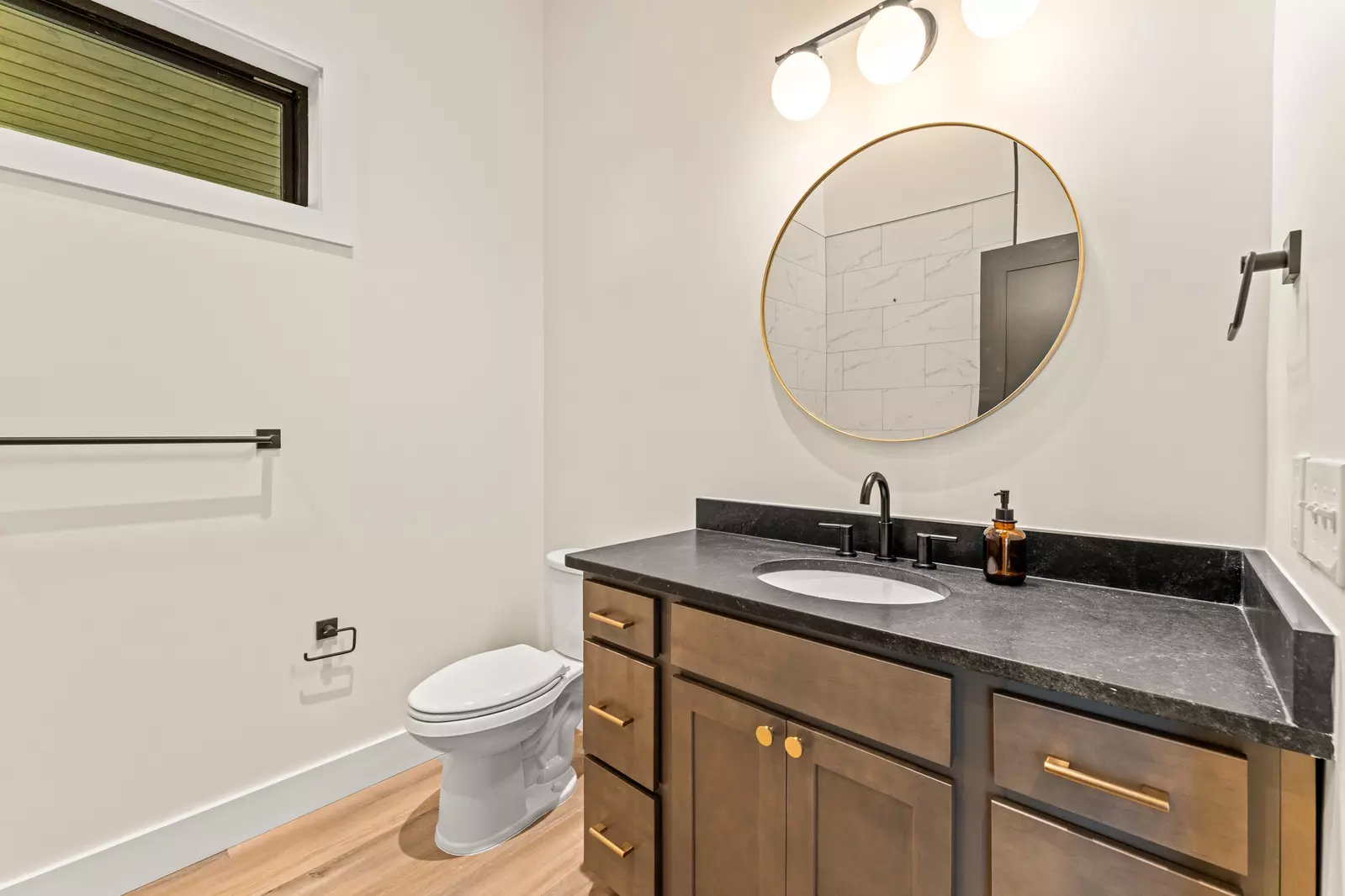 3823 Heavens View Ln