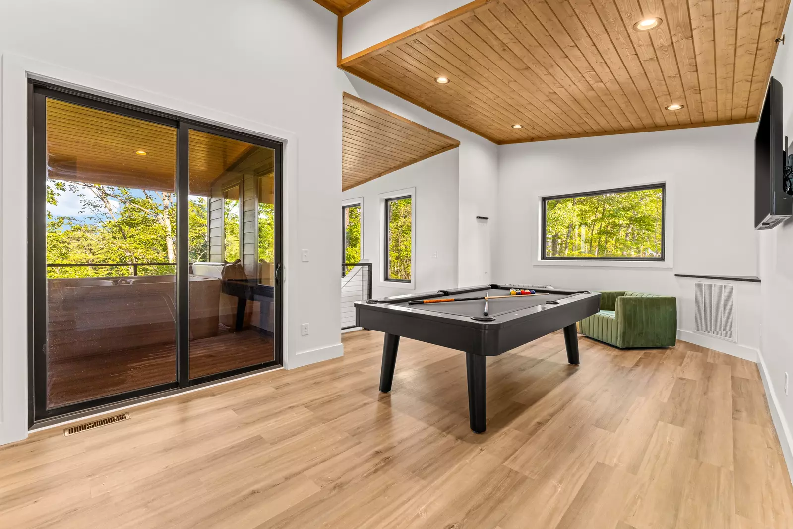 3823 Heavens View Ln