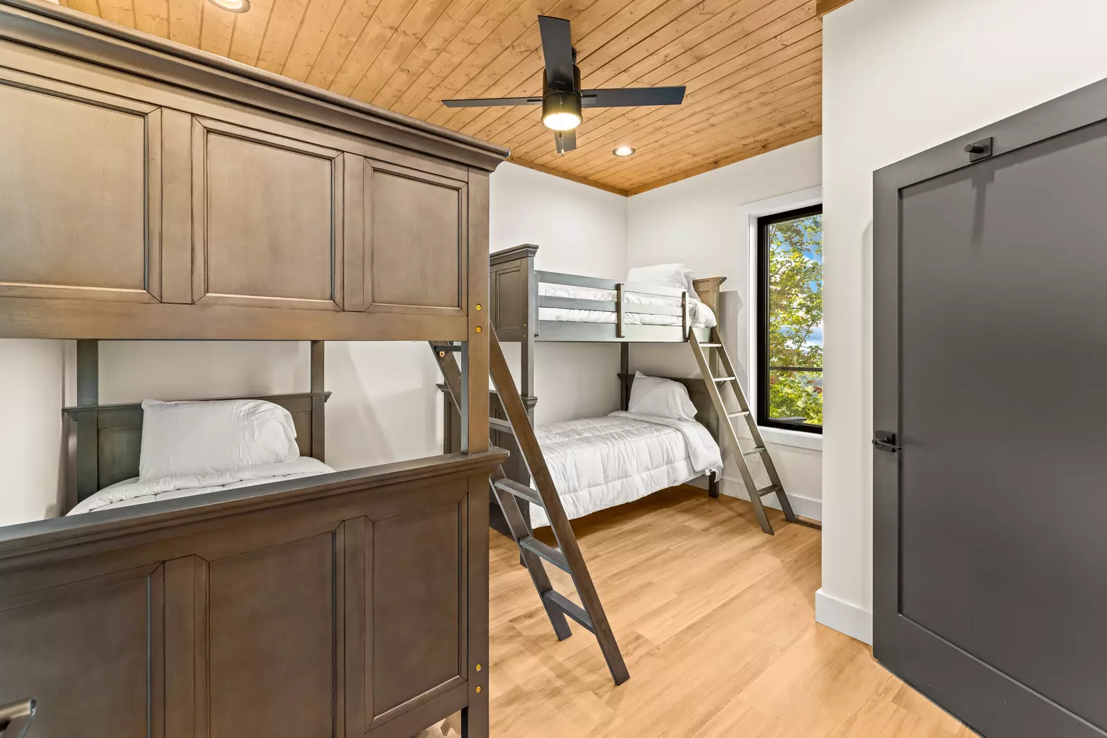 3823 Heavens View Ln