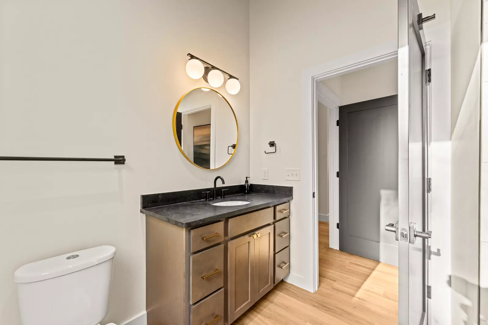 3823 Heavens View Ln