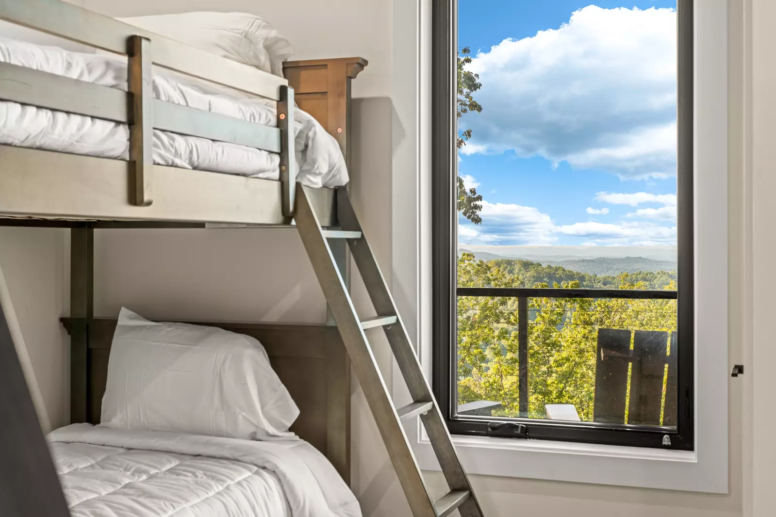 3823 Heavens View Ln