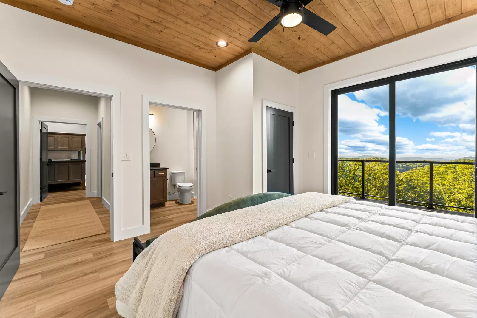 3823 Heavens View Ln