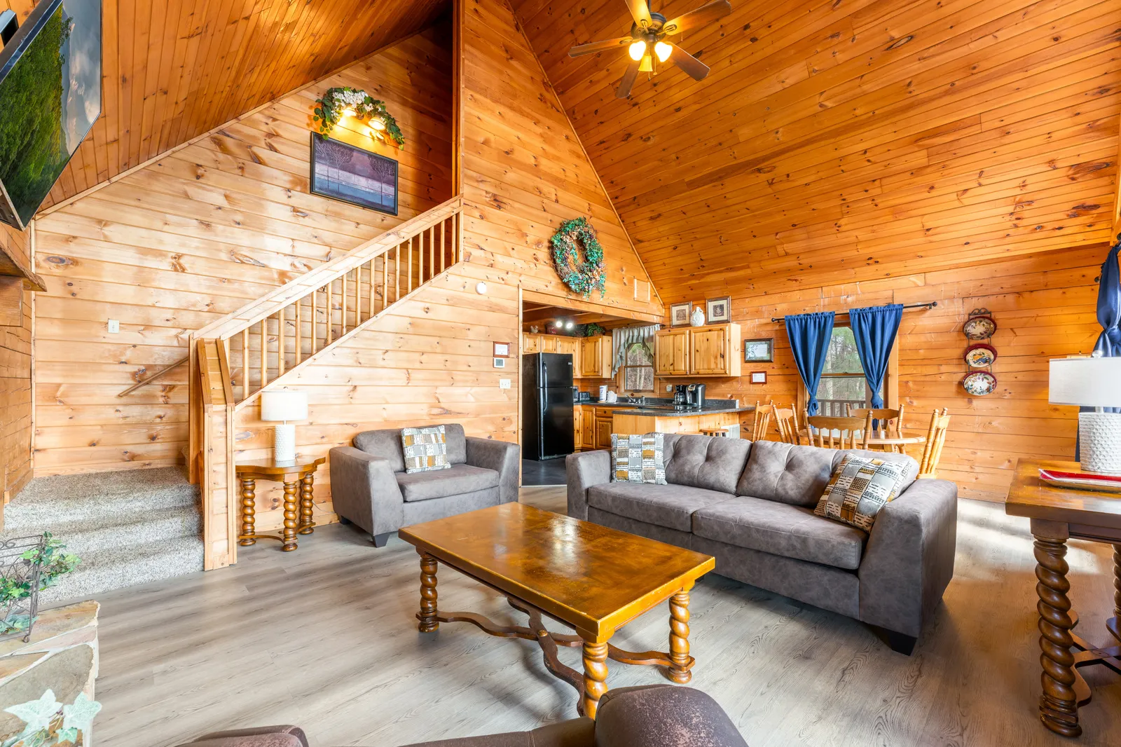 1910 E Mountain View Way