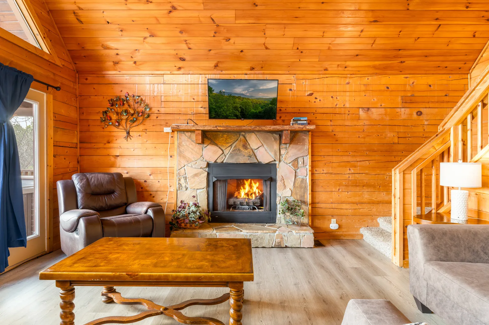 1910 E Mountain View Way