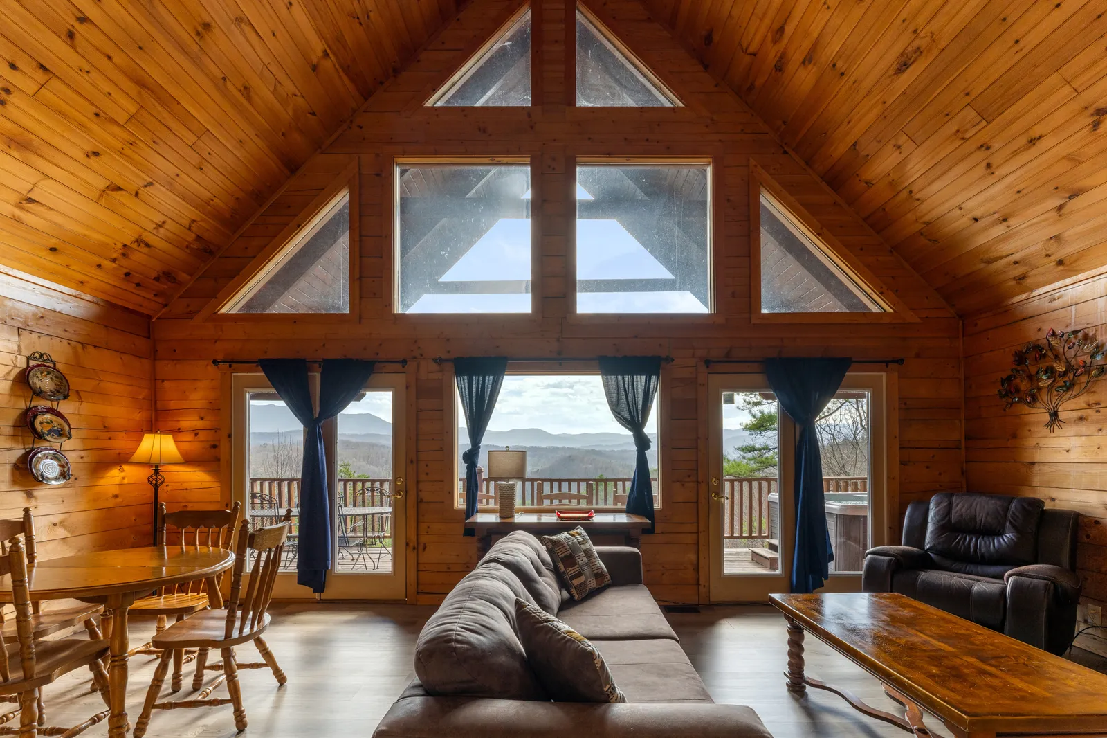 1910 E Mountain View Way