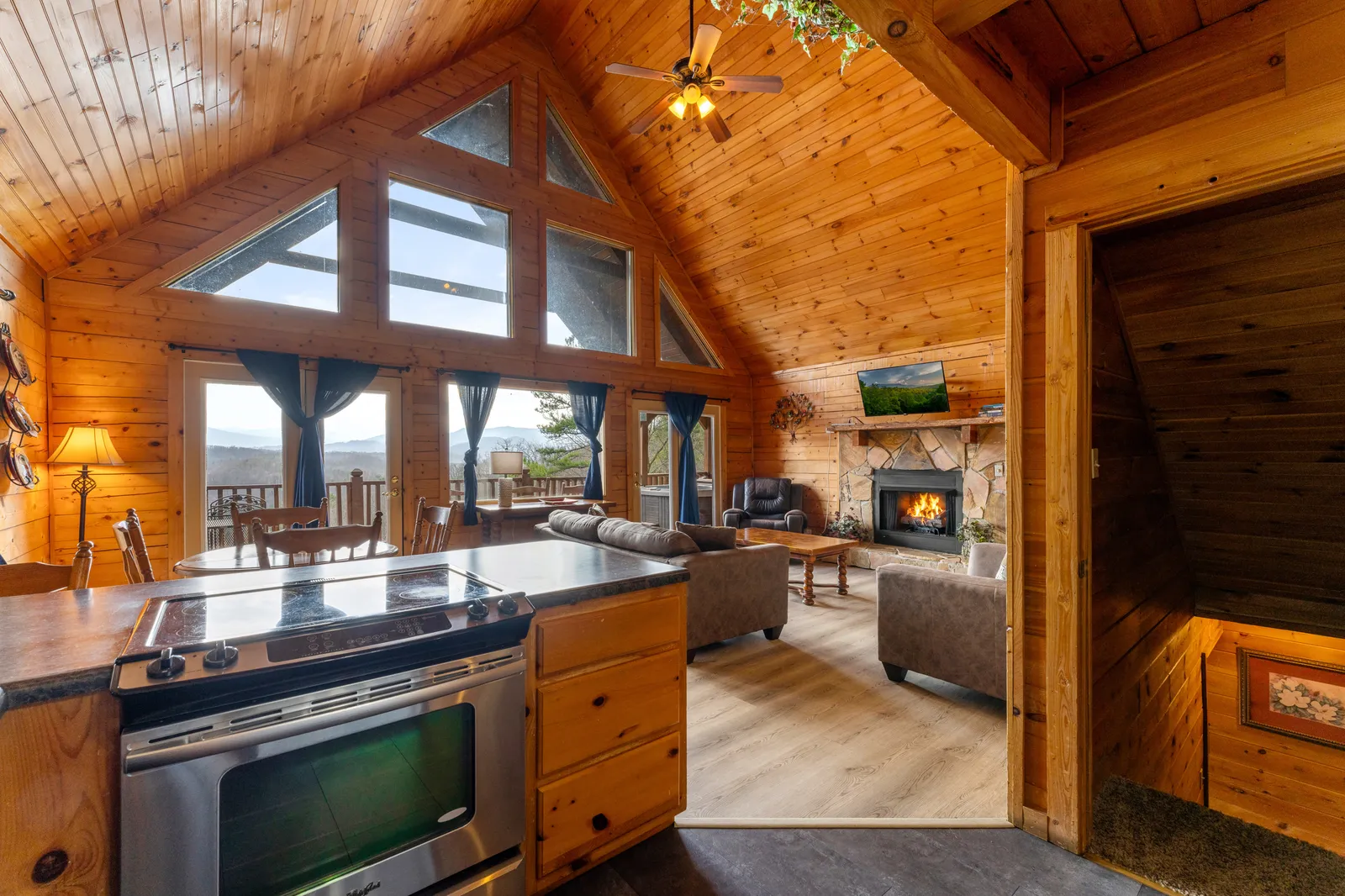 1910 E Mountain View Way