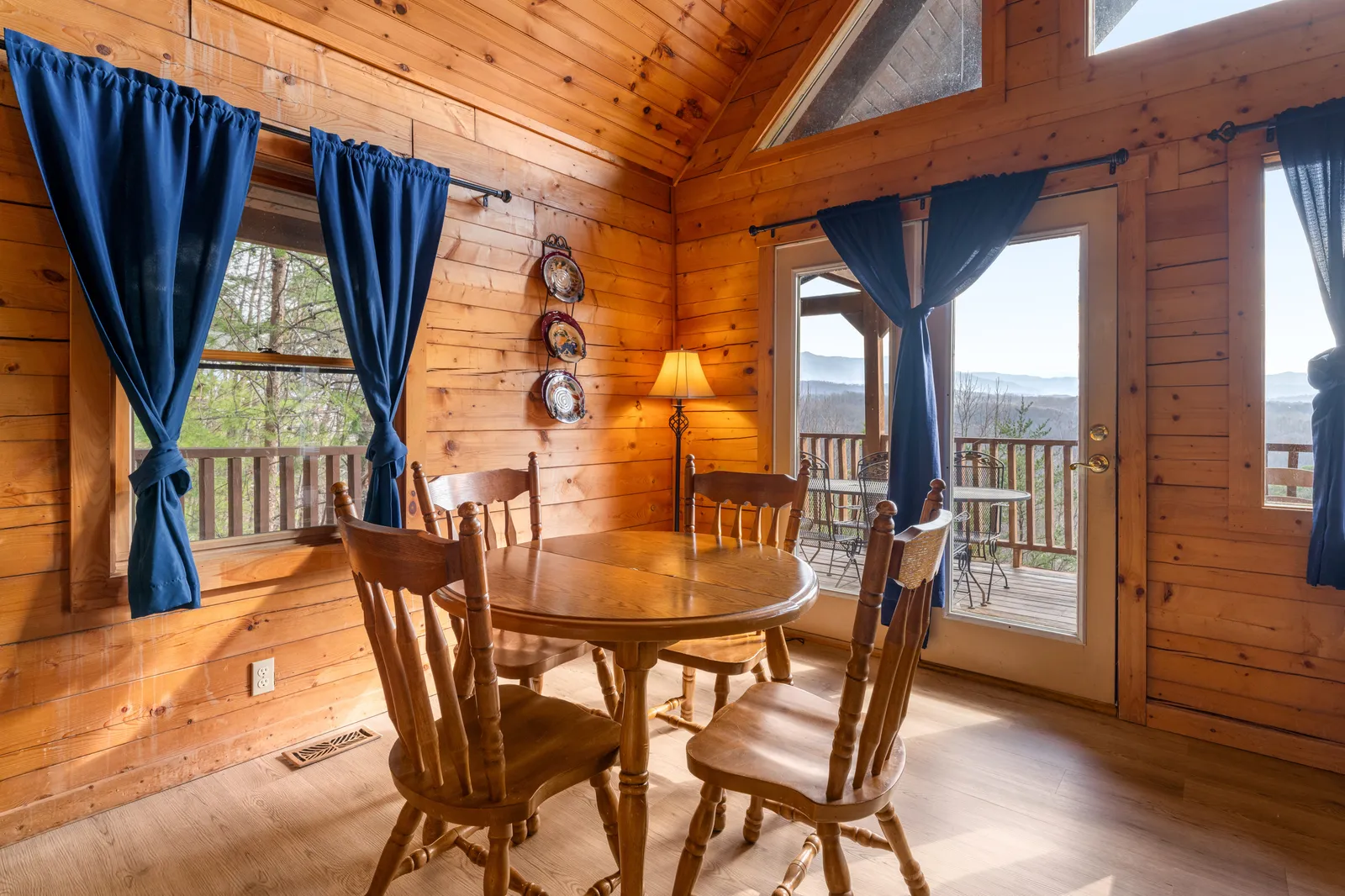 1910 E Mountain View Way