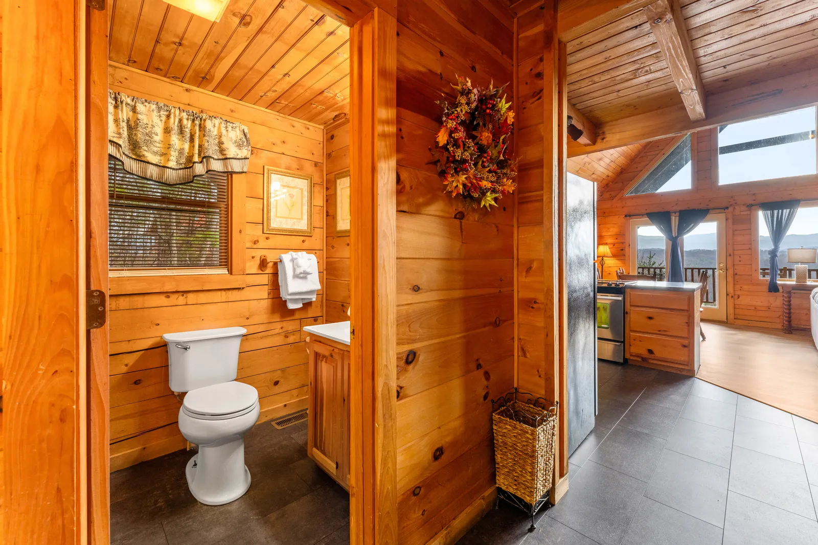 1910 E Mountain View Way