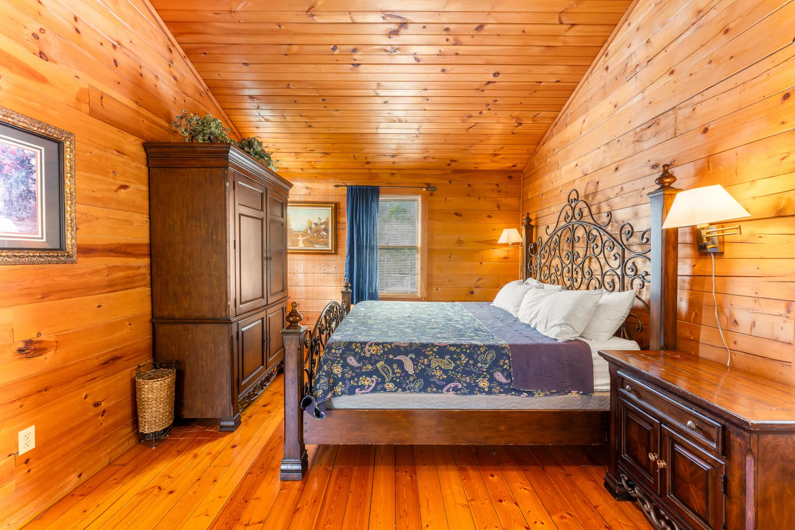 1910 E Mountain View Way