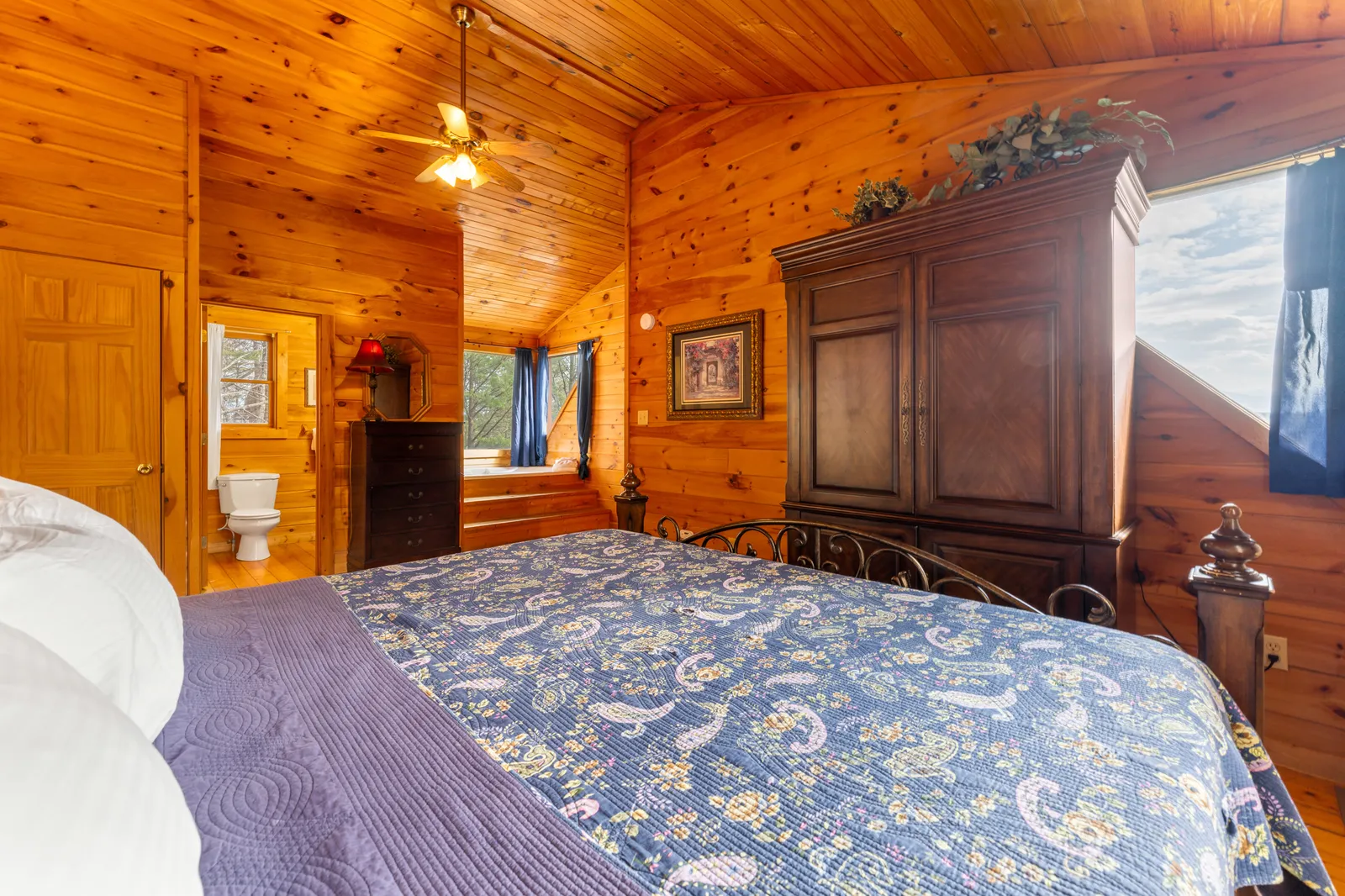 1910 E Mountain View Way