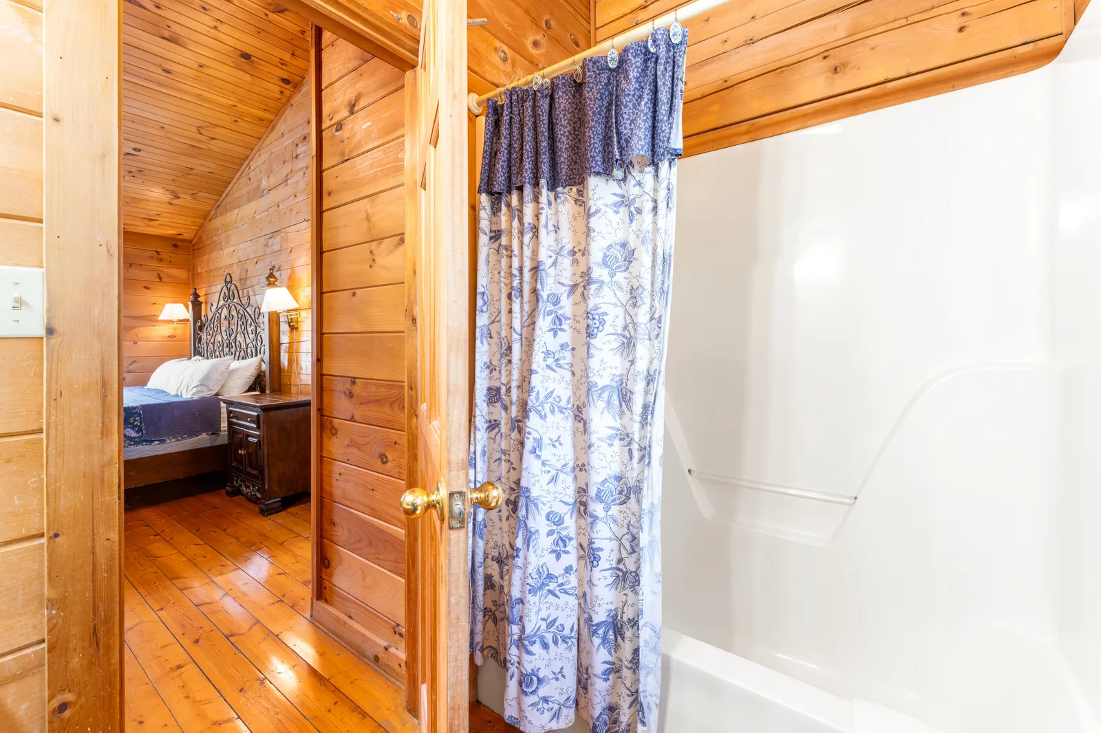 1910 E Mountain View Way