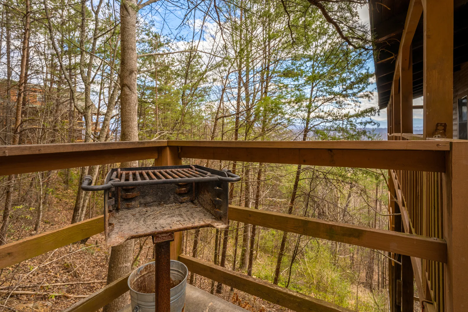 1910 E Mountain View Way