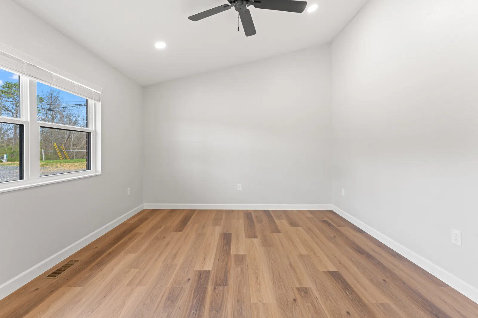 4317 Newport Highway